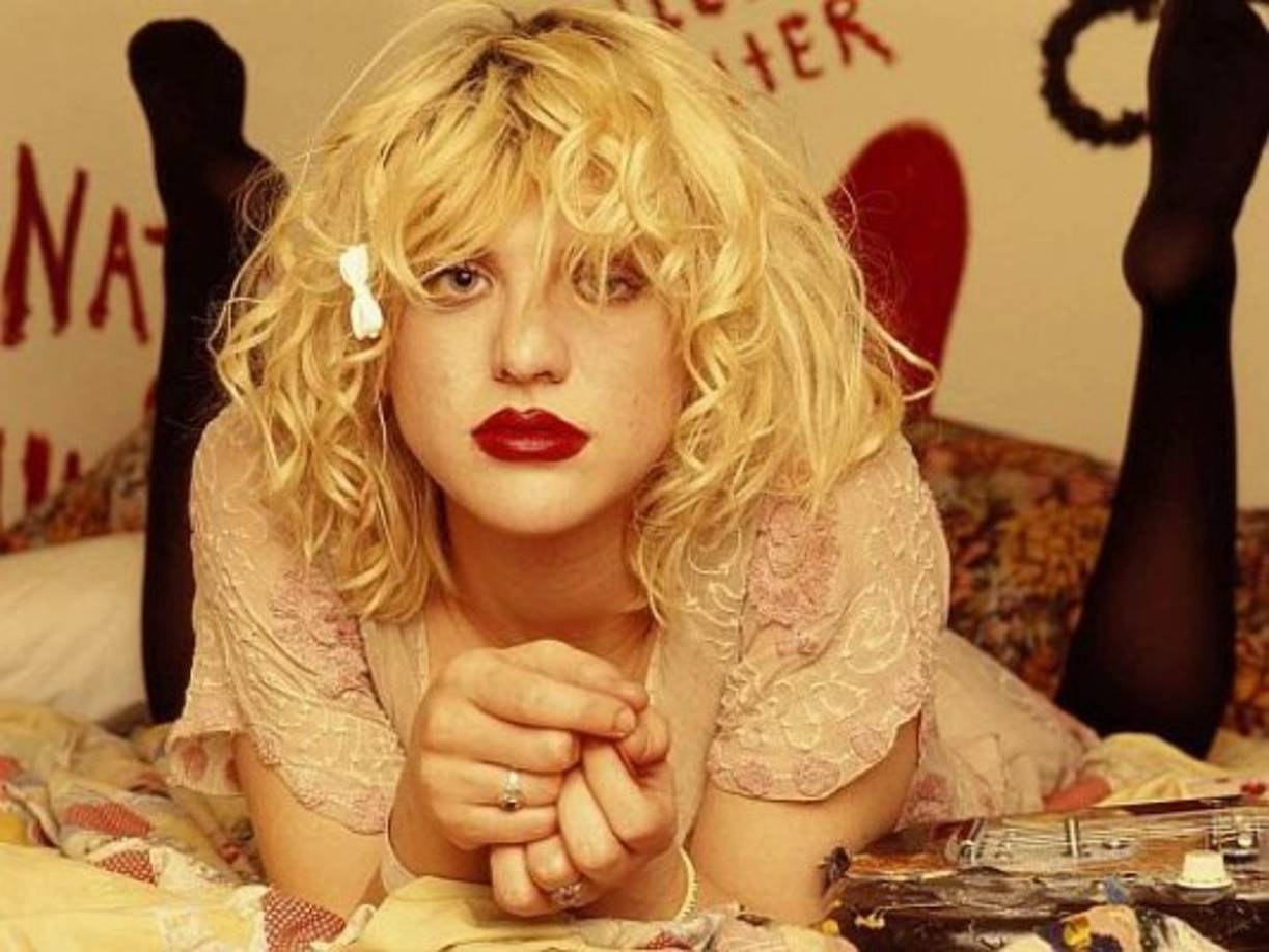 Courtney Love<br/><br/>Courtney Love, viuda del cantante Kurt Cobain, fue la reina indiscutida del movimiento grunge en los 90s.<br/>