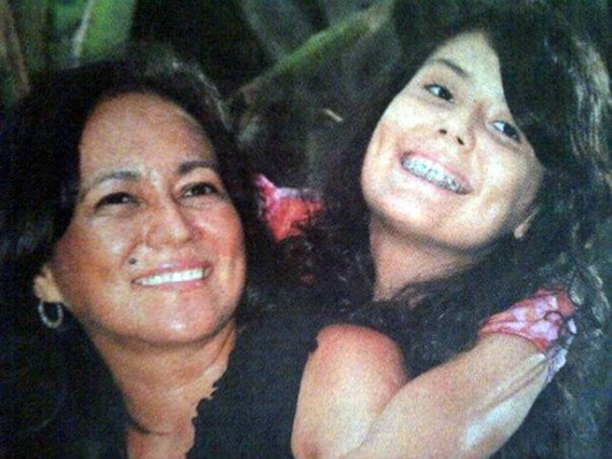 Su padre Allan Dunaway murió por un cáncer a la edad de 39 años. Ella quedó apoyando a su madre en la coordinación de la Fundación Llaves.