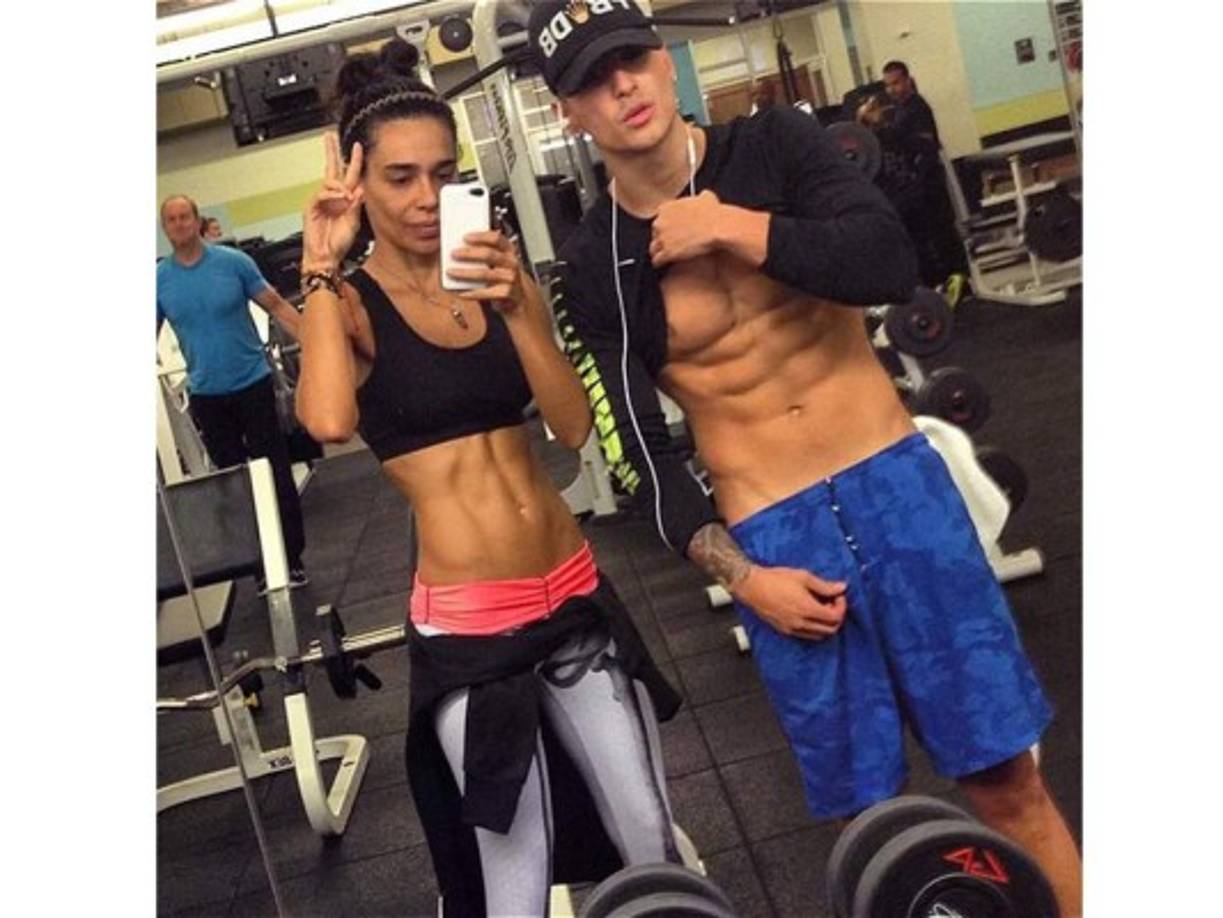 Singer Maluma performs at the show for fashion house Dolce & Gabbana during the Men's Fall/Winter 2019 fashion shows in Milan, on January 13, 2018. / AFP PHOTO / Marco BERTORELLO