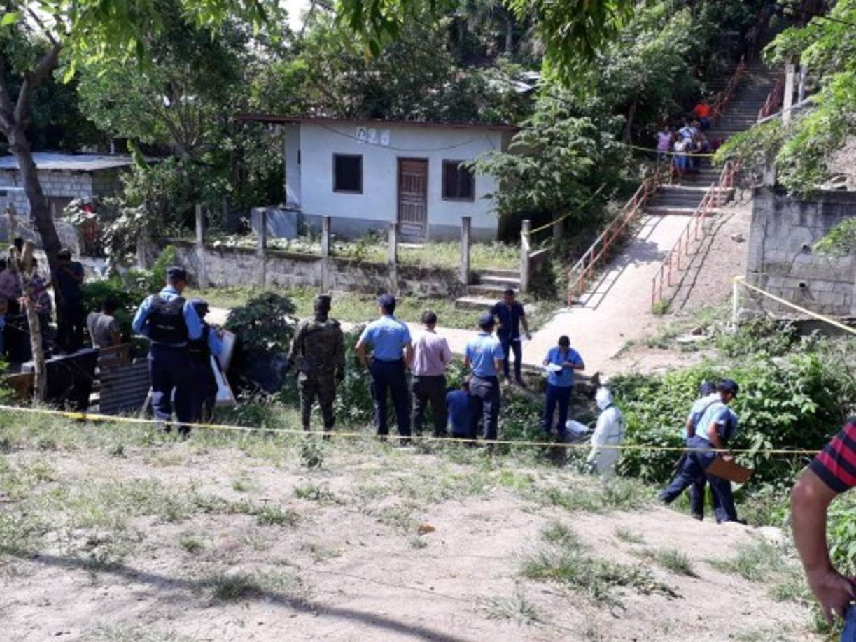 El cadáver de un hombre fue encontrado encostalados en la mañana de este miércoles en la colonia 11 de Abril de Choloma, Cortés.