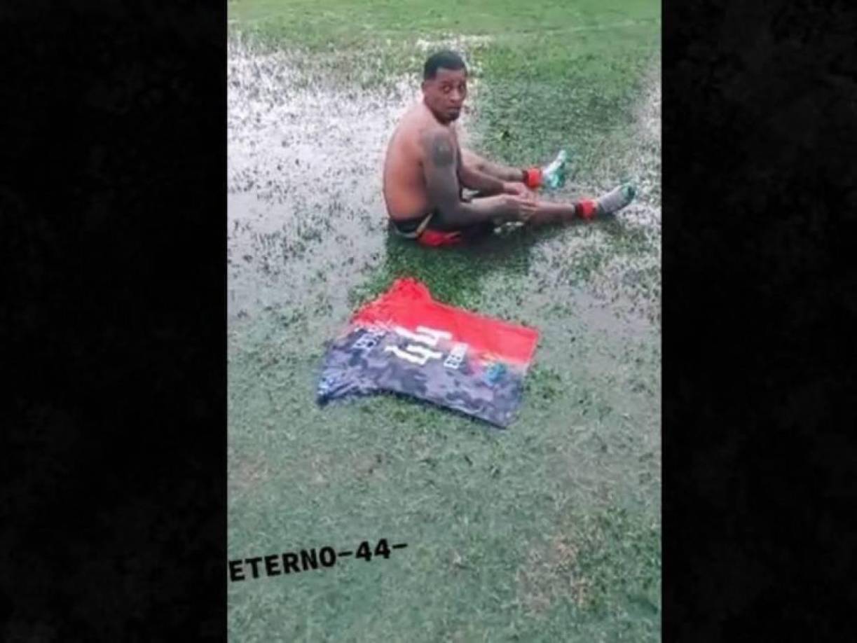 El video con más reproducciones en la cuenta de Barahona registra cerca de 400 mil, en el se le puede ver recostado sobre una cancha inundada por la lluvia y luciendo el número 44 que tanto lo caracterizó a lo largo de su carrera.