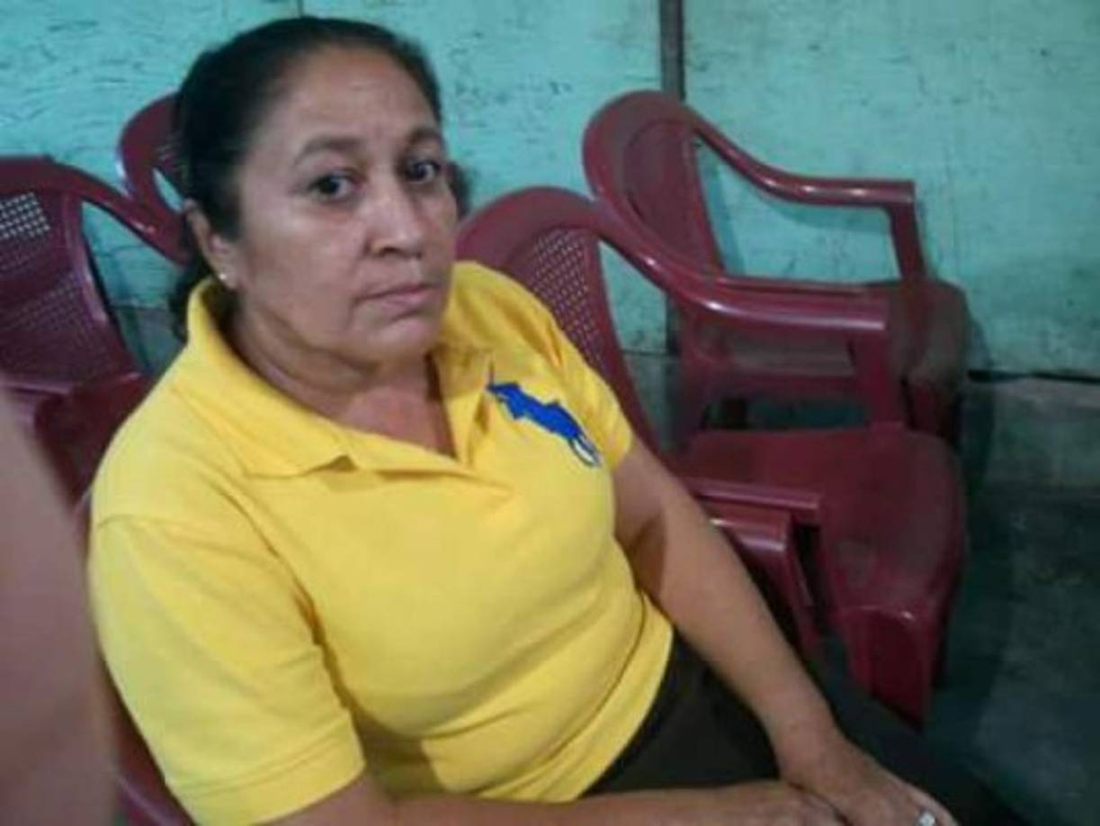 Dunia Argueta: Mi madre la mas linda y pura Mi ejemplo aseguir sin duda Dios no se equivocó porq me dio la mejor madre q alguien quisiera tener en la vida te Amo mamita linda Dios te bendiga y te de mucha salud para poderte tener mucho tiempo eres la razón de existir madre maravillosa Dios te bendiga hoy mañana y siempre.