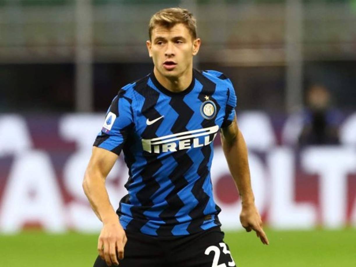 El jugador italiano del Inter de Milán, Nicolò Barella, podría ser la siguiente estrella en dejar el campeón de la Serie A siguiendo los pasos de Romelu Lukaku, siendo el Santiago Bernabéu un potencial destino aprovechando que Carlo Ancelotti ha puesto su nombre encima de la mesa y el conjunto blanco espera sacar cerca de 65 millones de euros por el traspaso de Martin Odegaard al Arsenal.
