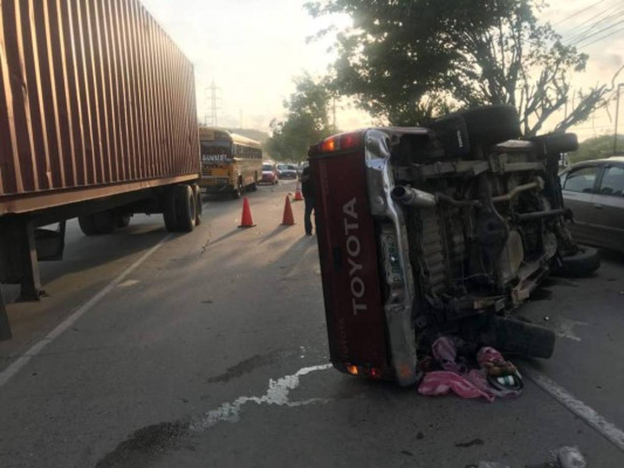 Algunos de los heridos viajaban en la paila del vehículo.