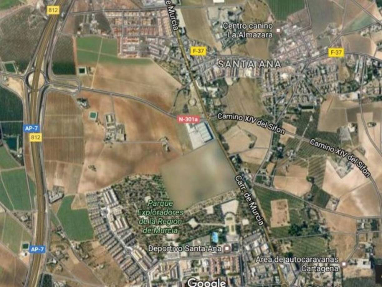 Helipuerto de Santa Ana en Cartagena (España)► No se dispone de mucha información de este centro. En Google Street View aparece como un campo casi vacío.