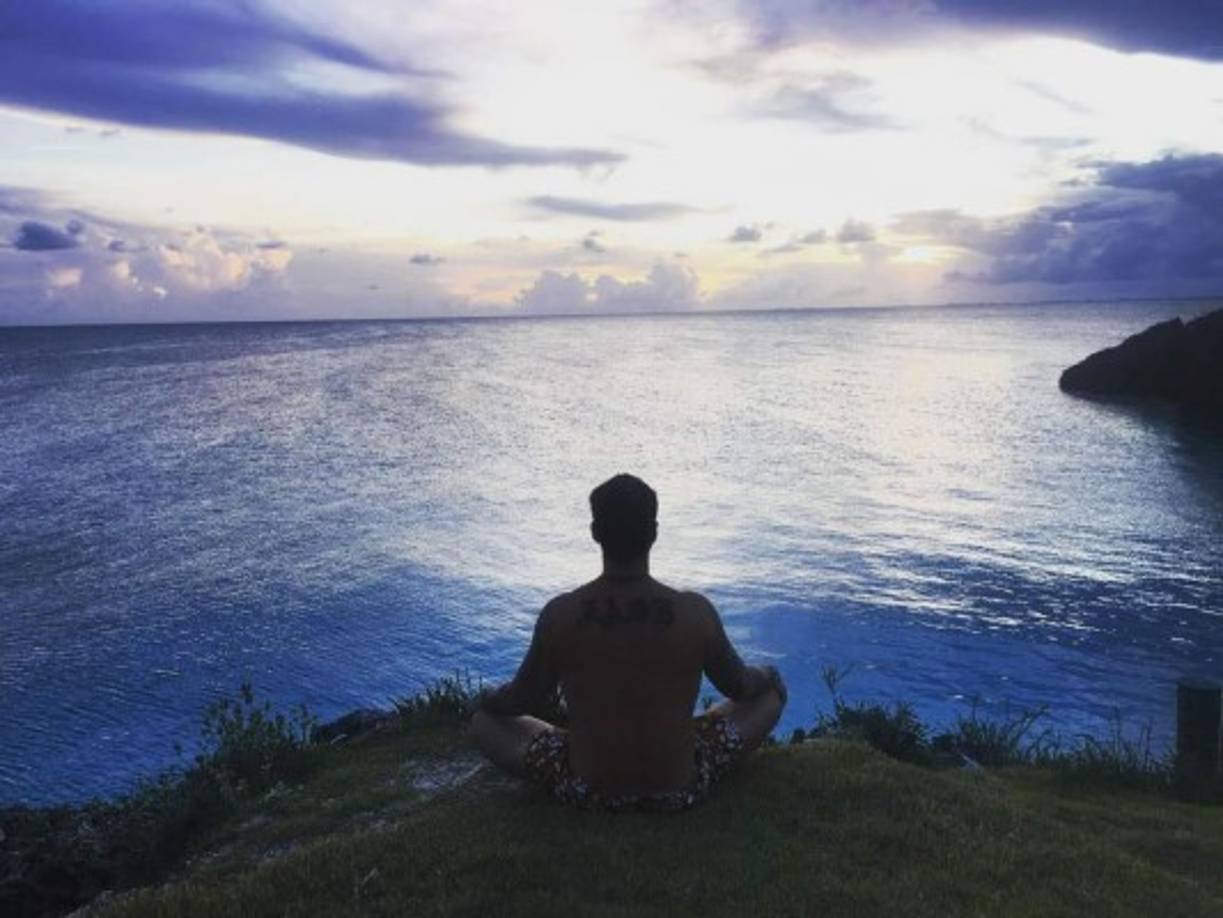 El actor compartió en sus fotos la con mensajes hacia el Divino Creador.