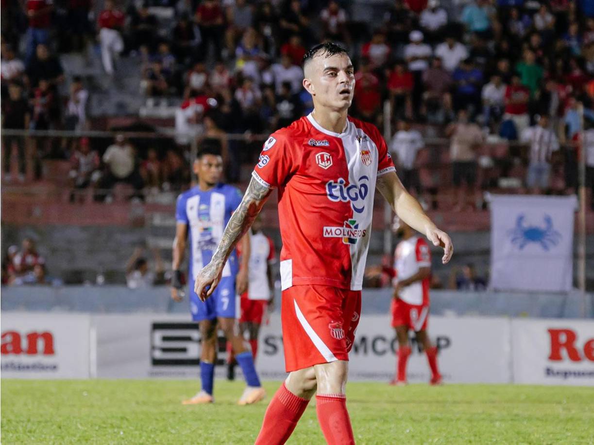 Brian Visser - El delantero argentino no seguiría en el Vida de La Ceiba el próximo torneo, según informa el periodista Manfredo Reyes.