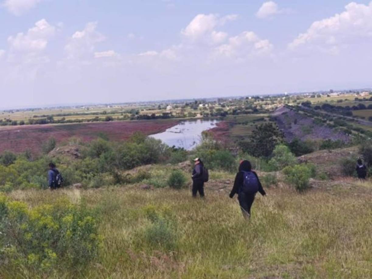 La primera búsqueda, hecha el jueves 24 de septiembre, fue originada por un reporte de la Comisión Estatal de Búsqueda de Personas Desaparecidas, y concluyó con el hallazgo de restos óseos a un costado de la Presa del Conejo, en el mismo cerro.<br/><br/>Posteriormente y a petición de la Comisión y familiares de personas desaparecidas, se buscó en la misma zona el sábado 26 de septiembre y se encontraron fragmentos y bolsas plásticas con restos humanos en descomposición que fueron trasladados al forense para su identificación y esclarecimiento de la causa de muerte.