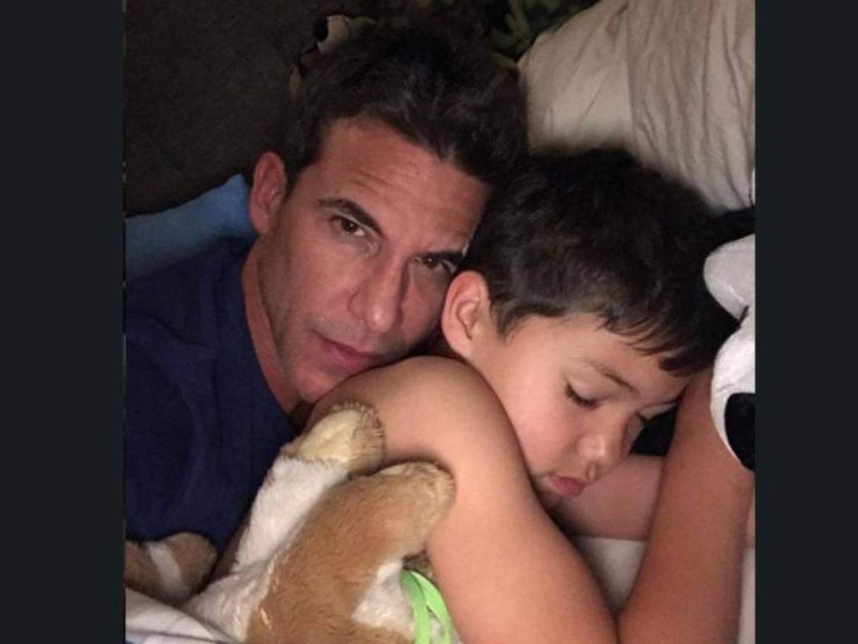 Comparte diferentes momentos de su vida con sus seguidores. Una foto con su hijo.