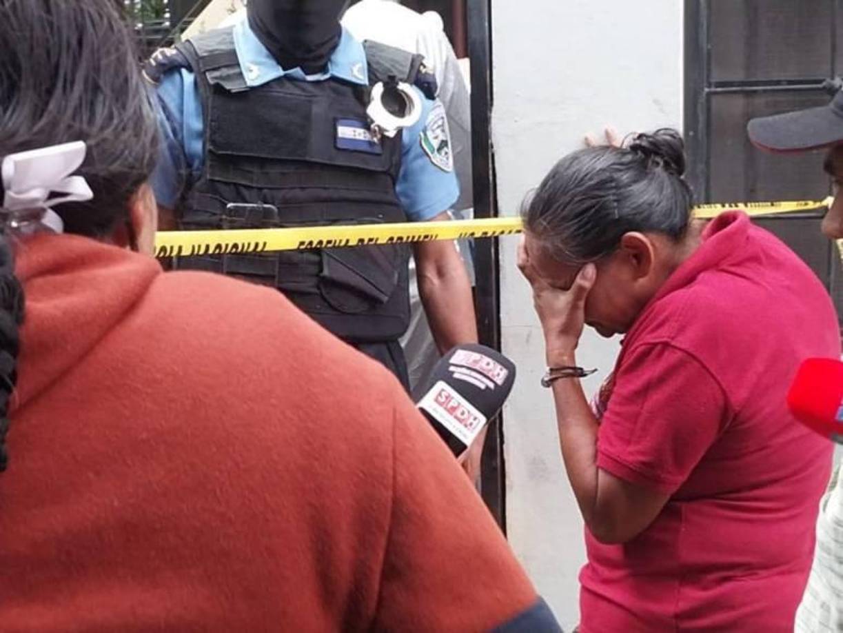 La abuela, también en shock, rogaba que la dejaran acercarse a su nieto. “Ay Dios, mi niño”, clamaba la señora entre lágrimas en la escena del asesinato.