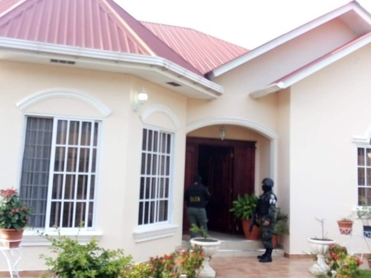 Los allanamientos incluyeron también varias residencias.