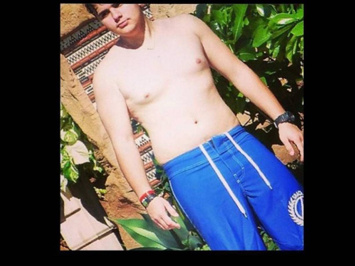 Prince es un joven que le gusta tomar el sol.