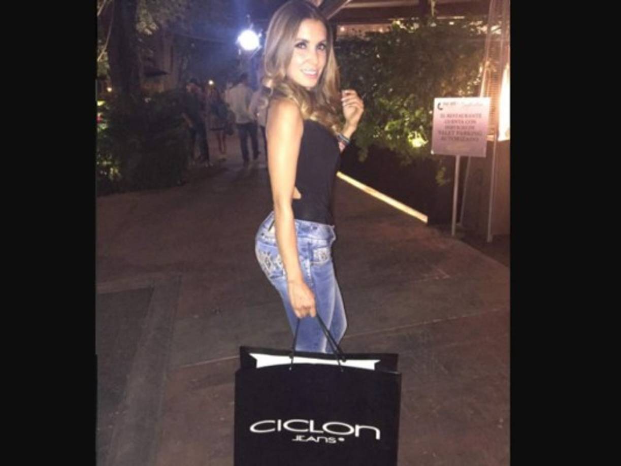 Una marca de Jeans colombiana la contrató para su campaña.