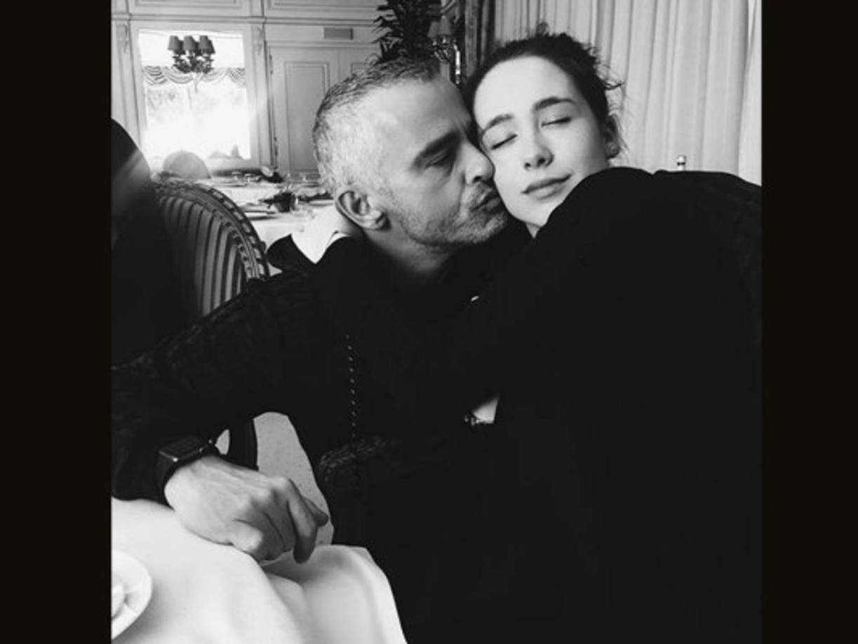 En su Instagram comparte fotos muy orgullosa de su padre.