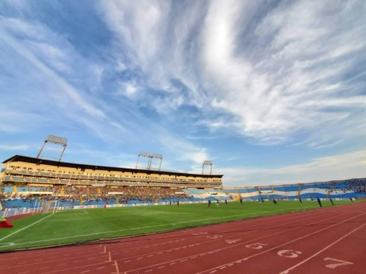 Imagen panorámica del partido Marathón-Motagua en el estadio Olímpico.