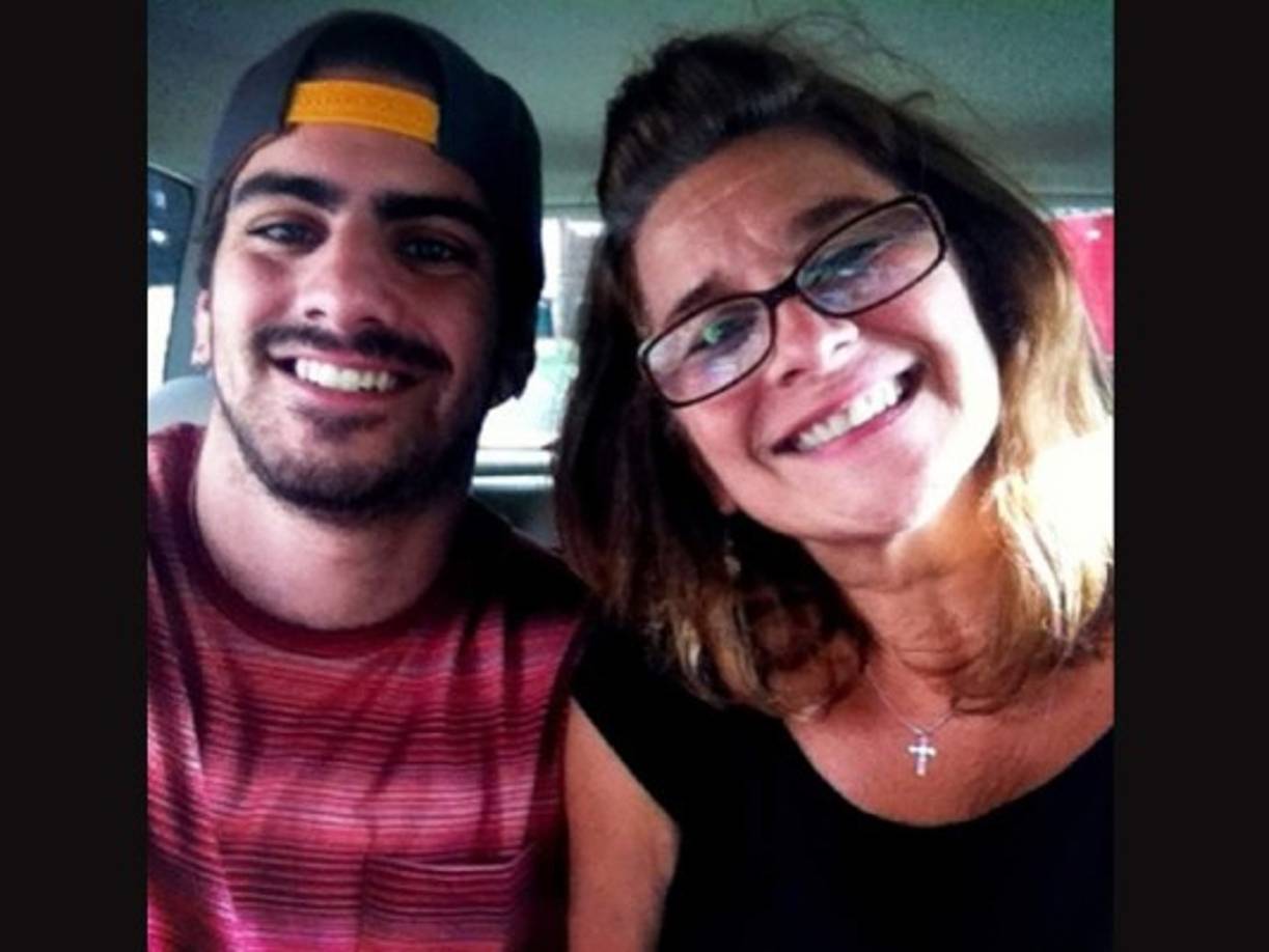 El modelo comparte fotos en su cuenta de Instagram que tiene mas de 1,4 millones de seguidores, aquí con su madre.