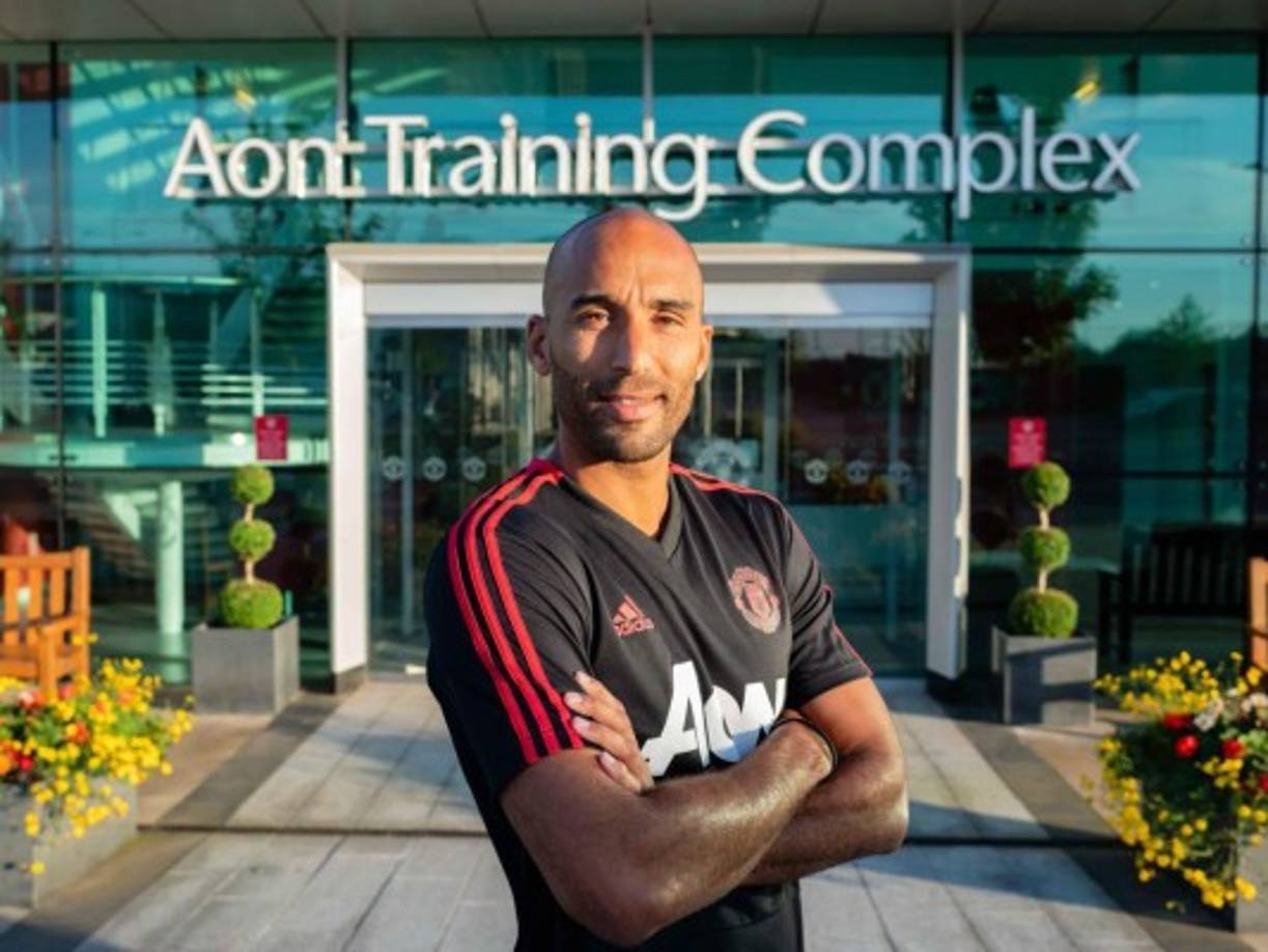 El Manchester United ha anunciado el fichaje de Lee Grant, guardameta de 35 años que llega procedente del Stoke City. 'Jugar aquí ha sido un sueño para mí desde que tengo memoria', ha dicho el meta.