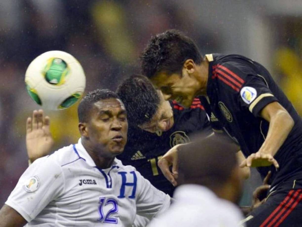 Brayan Beckeles - Luis Fernando Suárez apostó por él para ocupar el puesto de lateral derecho en el estadio Azteca y jugó los 90 minutos.