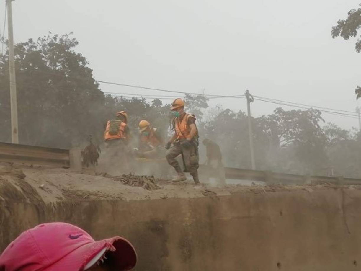 La furia de este volcán de Fuego, situado entre los departamentos guatemaltecos de Escuintla, Chimaltenango y Sacatepéquez, llegó hasta regiones del oriente y norte del país./Foto: Prensa Libre.