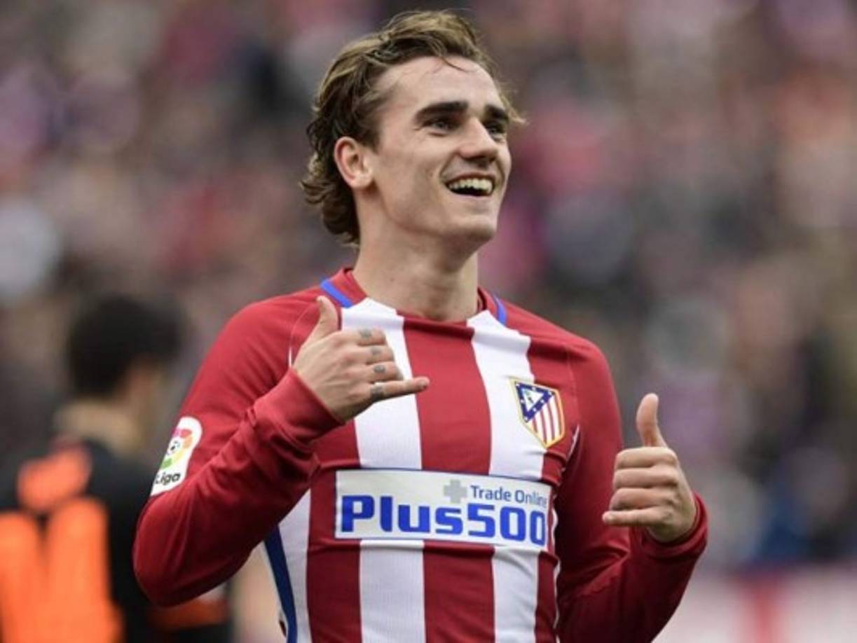 21. Antoine Griezmann<br/><br/>El atacante francés se ha convertido en uno de los consentidos de la afición del Atlético de Madrid, lugar que se ha ganado con sus goles y su alto rendimiento. Griezmann entró en la historia del club rojiblanco al marca el primer gol oficial en el Wanda Metropolitano.