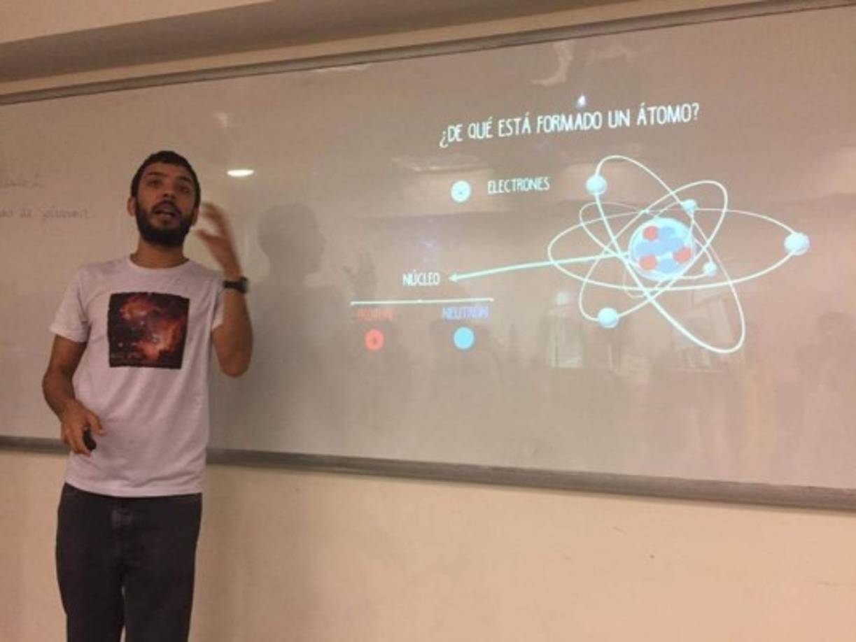 Al principio, lo hicieron a pie, solamente con una mochila y después a Ángel se le ocurrió que sería buena idea adquirir una kombi para seguir su aventura, idea que Ana respaldo de inmediato.