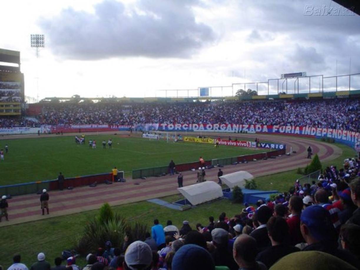 El Estadio Pinheirao (Curitiba, Brasil) cuando lucía espectacular.
