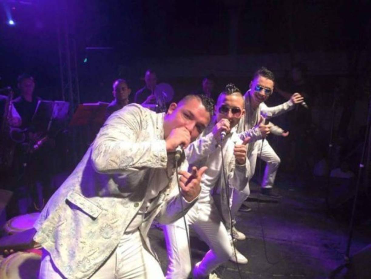 Jeancarlo también se presentó en canales de televisión junto a la agrupación.