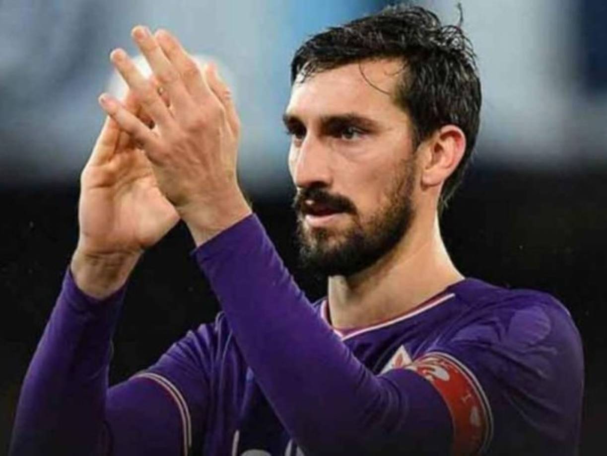El capitán de la Fiorentina militó también en el Cagliari, asimismo participó con la seleccióm italiana. Sin duda que será recordado como el gran capitán del equipo italiano.