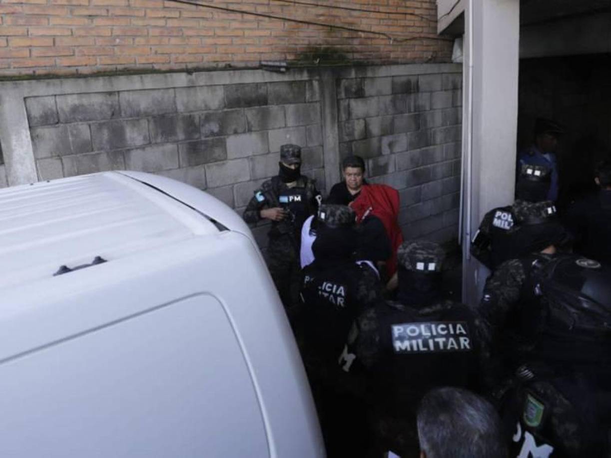 A los acusados los movilizaron en un bus penitenciario hacia un Juzgado de Letras Penal de la capital hondureña. 