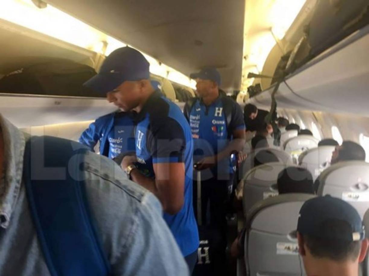 El portero titular de Honduras, Donis Escober, también prefirió dormir largo y tendido.