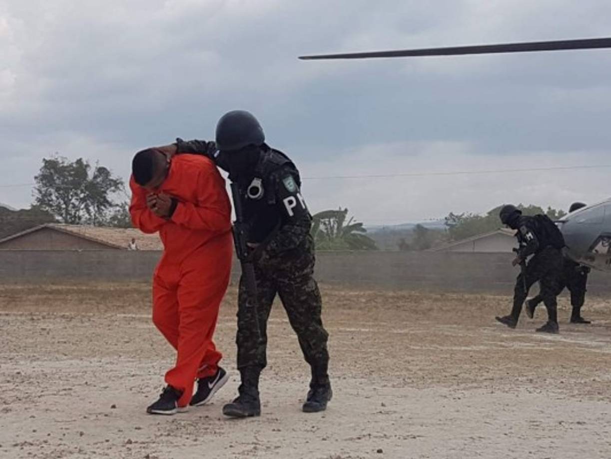 El privado de libertad Rafael Méndez es de los catalogados al interior de ese centro penal, como uno de los reos de alta peligrosidad, por su historial criminal y porque siempre busca la forma de seguir ordenando la ejecución de hechos criminales desde el interior.