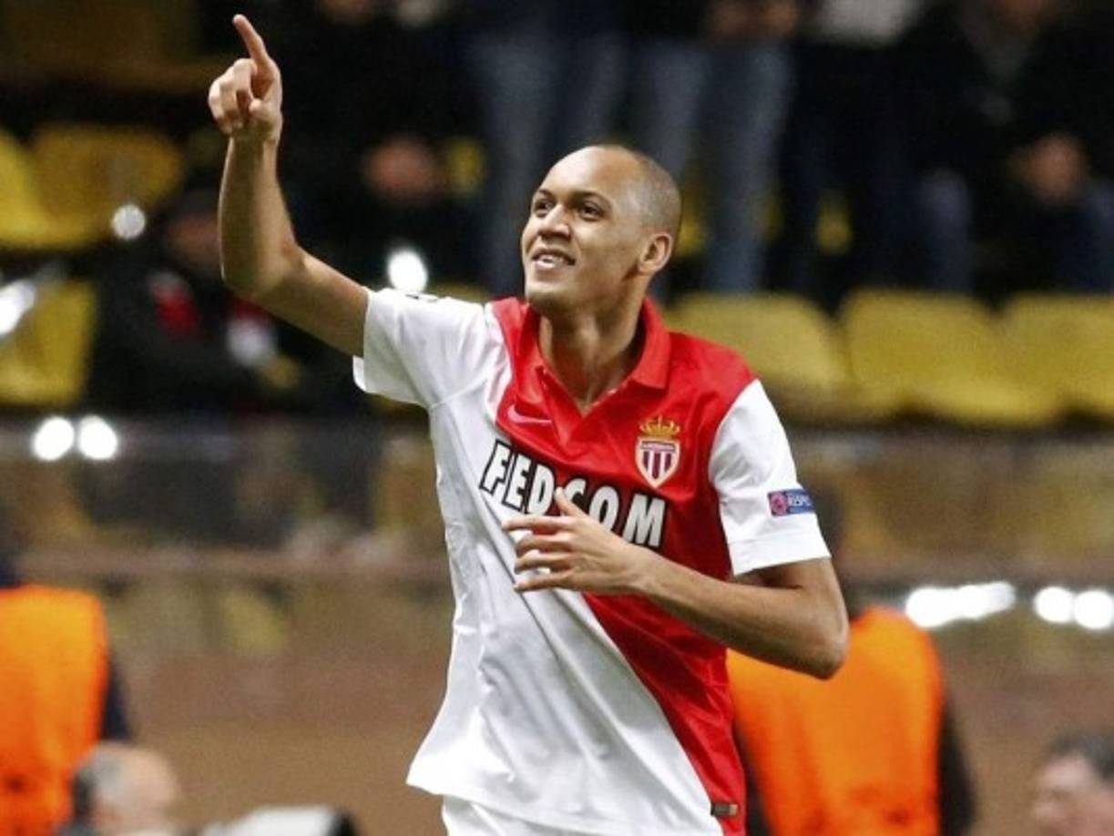 Según ha desvelado el diario Metro, el Manchester United ha mostrado interés por el lateral derecho del Mónaco, Fabinho. El brasileño de 22 años que llegó a jugar en el Real Madrid es una de las opciones que baraja el equipo de dirije José Mourinho si finalmente sale con destino a Italia Matteo Darmian