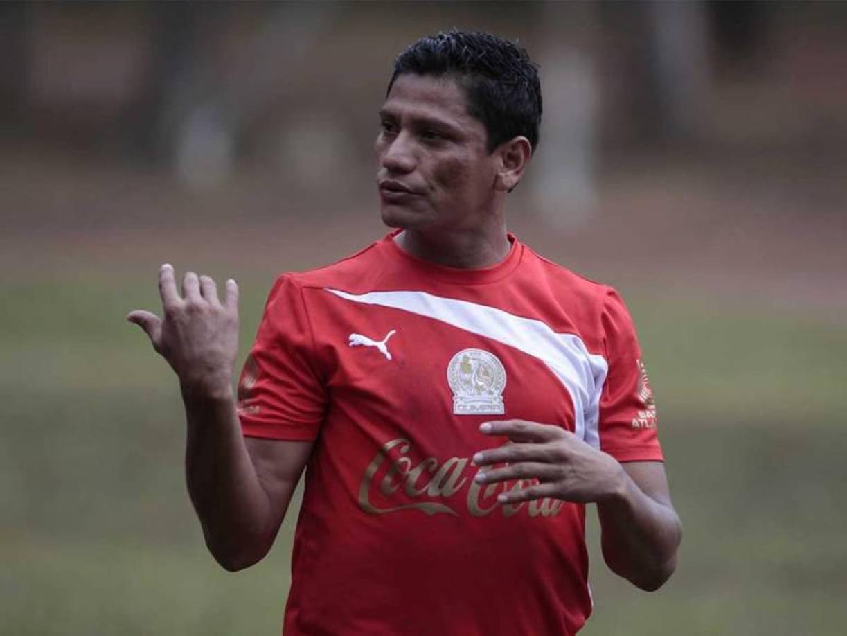 ”Pescado” Bonilla estuvo dos años en el Olimpia en donde ganó un total de seis títulos con los albos, entre ellos un tricampeonato.