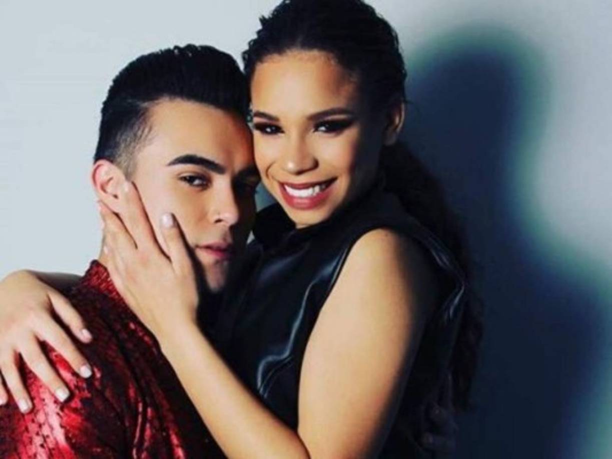 Dennis, uno de los mejores amigos de la cantante hondureña Angie Flores en La Academia, permanecerá diez días en Guatemala antes de regresar a México para continuar con su carrera.