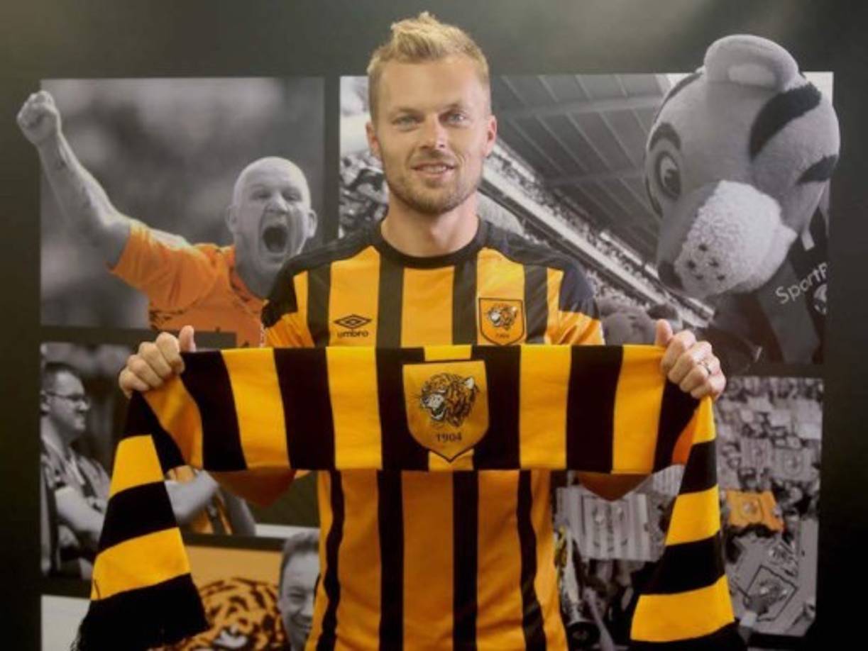 El equipo inglés Hull City ha confirmado el fichaje de Sebastian Larsson por un año. El jugador sueco se encontraba sin equipo.