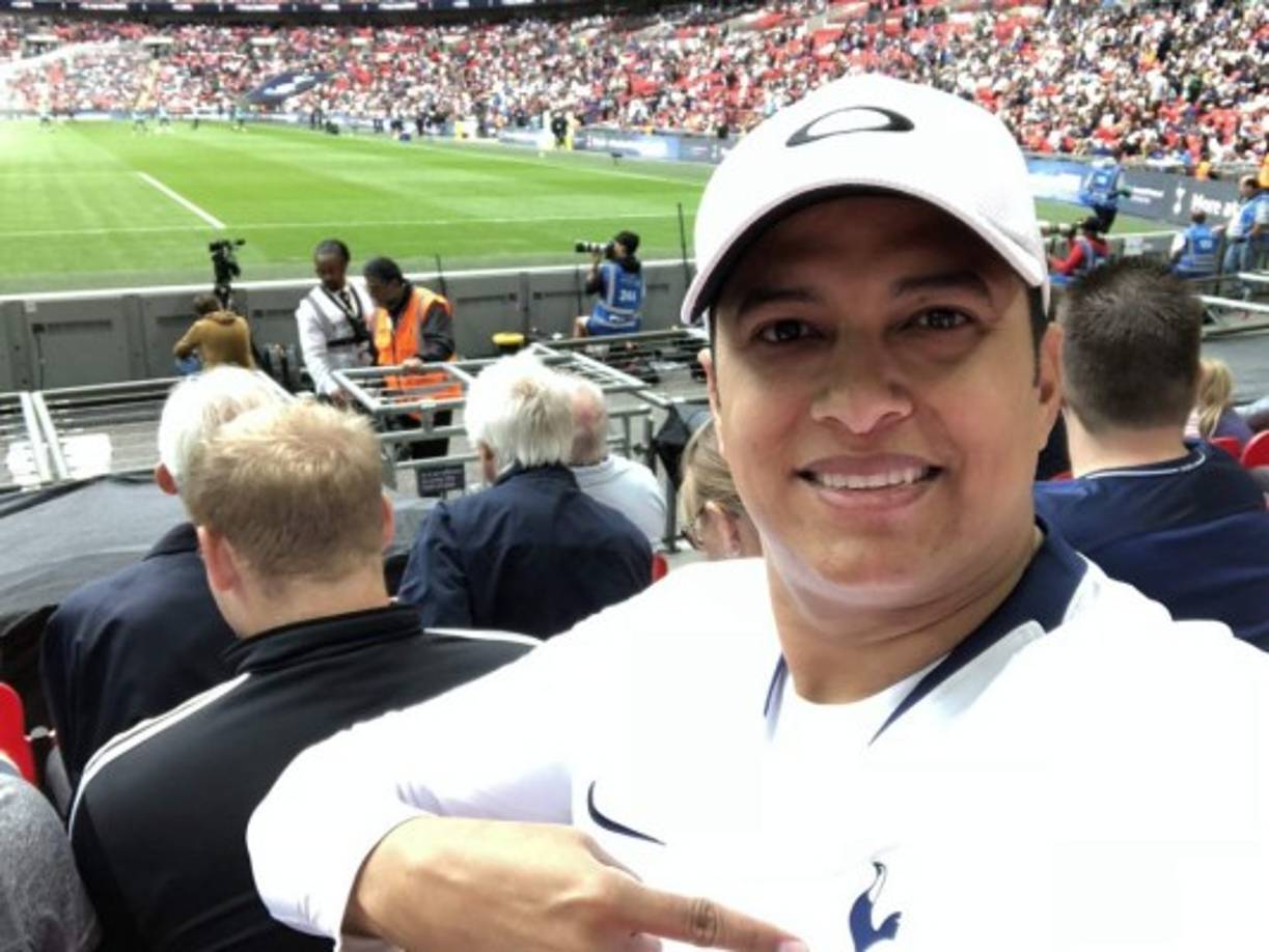 Y en el Tottenham vs Barcelona estuvo en las graderías un hondureño. Se trata de Joaquín Herrera, un catracho que se dio el lujo de estar en Wembley y pudo disfrutar del partido de la Champions League.