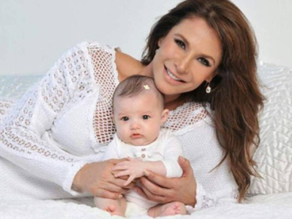 A más de cuatro años de la muerte de la actriz y cantante mexicana Lorena Rojas, su hija Luciana ha celebrado un año más de vida y dejó de ser una bebé.