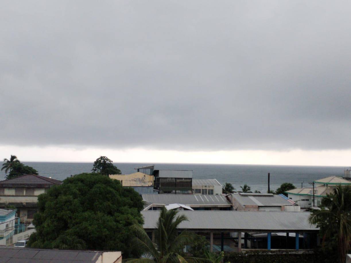 Las primeras horas de este jueves comenzaron con lluvia en La Ceiba, Atlántida, norte de Honduras y el resto del litoral Atlántico, debido a una zona amplia de baja presión estará dejando fuertes precipitaciones