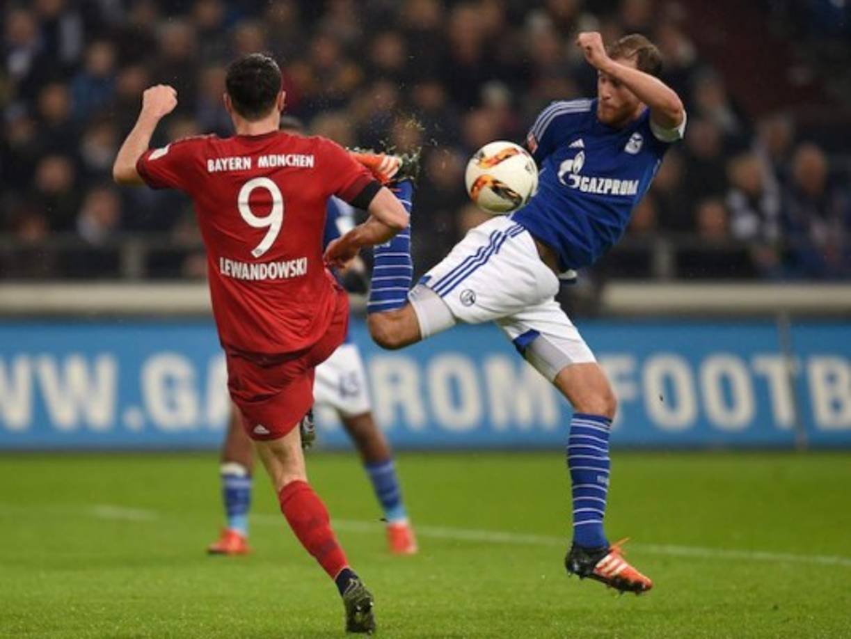 Por la Copa de Alemania, el Bayern Munich recibe al Schalke 04 (1:45pm). Pero previamente se enfrentarán el Hamburgo y Borussia Moenchengladbach.