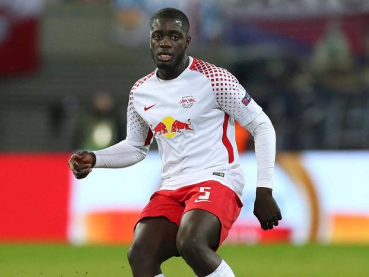 Dayot Upamecano - Francés, central, 19 años, RB Leipzig. A punto de cumplir los 20 años, se dice de él que es el central del futuro aunque en los últimos meses, el ritmo parece haber bajado un poco. Tiene un valor de 30 millones de euros en el mercado.