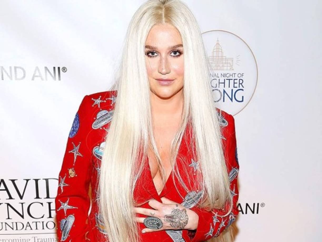 8. Ke$ha: La cantante escribió una canción llamada 'Dancing with the devil', donde asegura que hizo un pacto para ser famosa y exitosa, aunque no se sabe que tan cierto sea, la canción deja la duda.<br/>