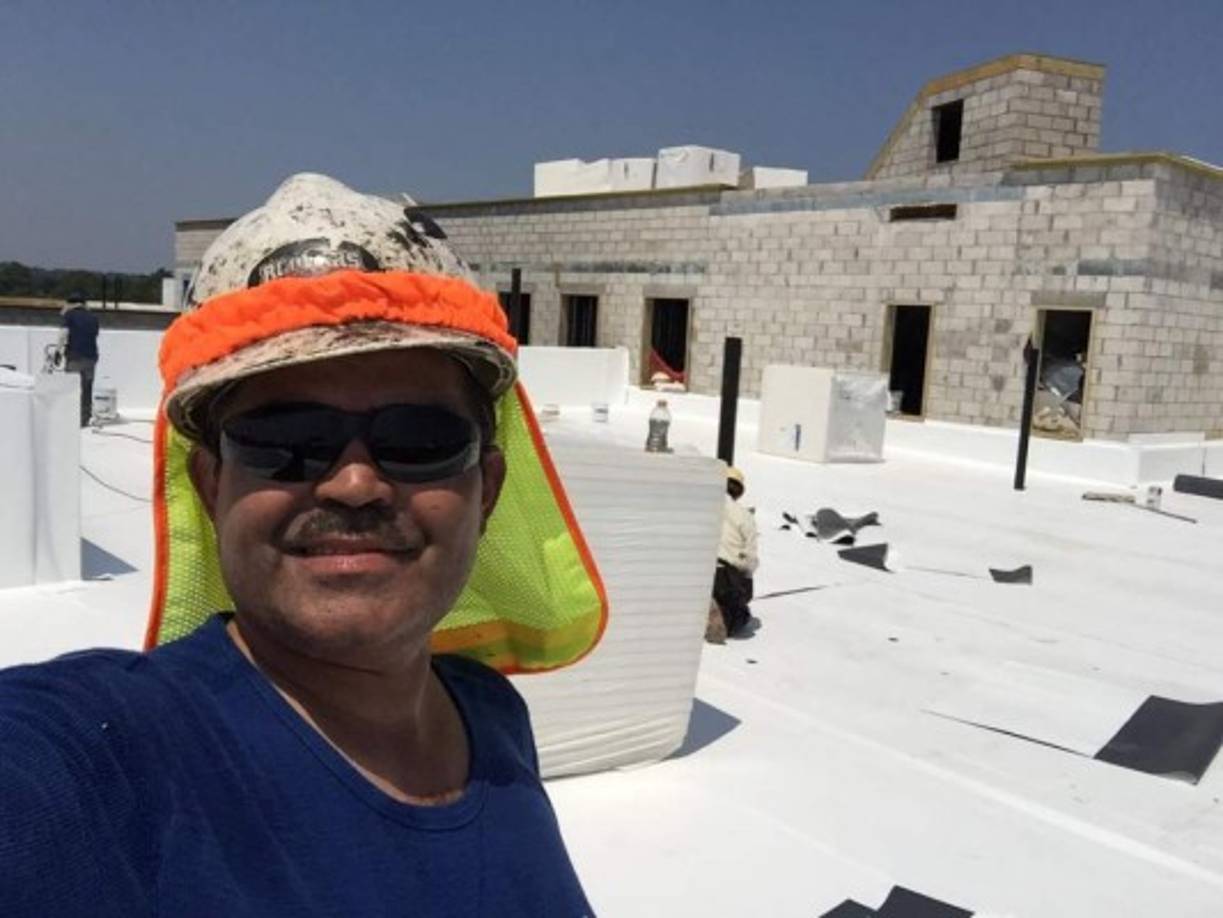 José Jaco mando su foto trabajando.