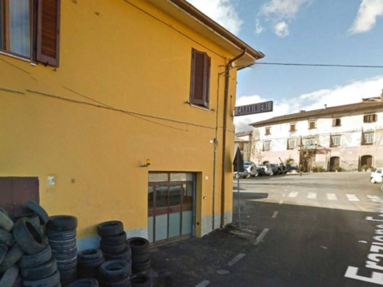 Una casa en el centro de Accumoli quedó parcialmente destruida. La localidad recibe a muchos turistas en verano, una de sus actividades principales.