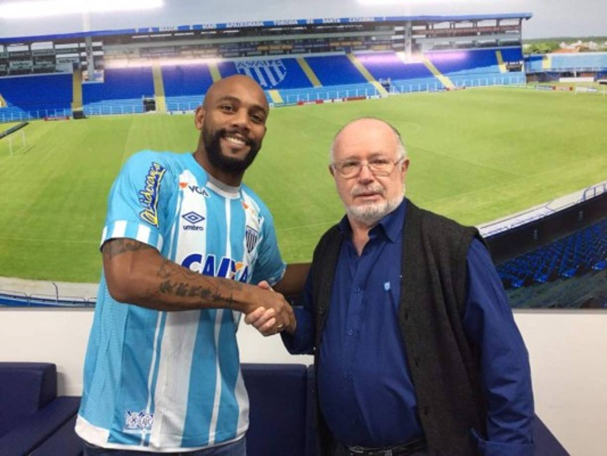 Maicon, ex de Mónaco, Inter de Milán y Manchester City, entre otros, ha llegado a un acuerdo con el Avaí de Brasil. Desde que el verano pasado Maicon concluyó su contrato con la Roma no había jugado en ningún equipo.