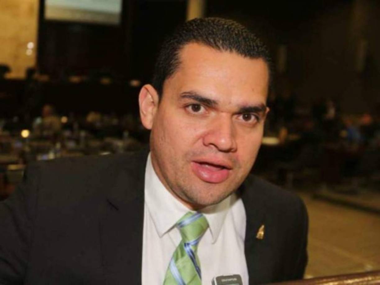 El diputado nacionalista por el departamento de Valle, Tomás Zambrano, es otro de los jóvenes destacados en el Congreso. A sus 35 años fue electo como secretario de la junta directiva del CN.