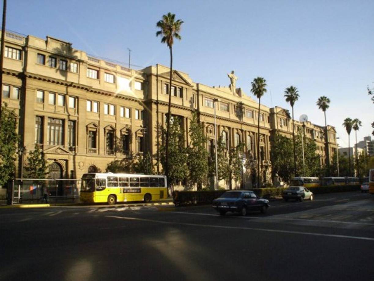 4. Universidad de Chile. Este país tiene dos universidades en el ránking del top 10 pero al menos 11 instituciones educativas superiores lograron ingresar a la lista de las 50 mejores universidades.