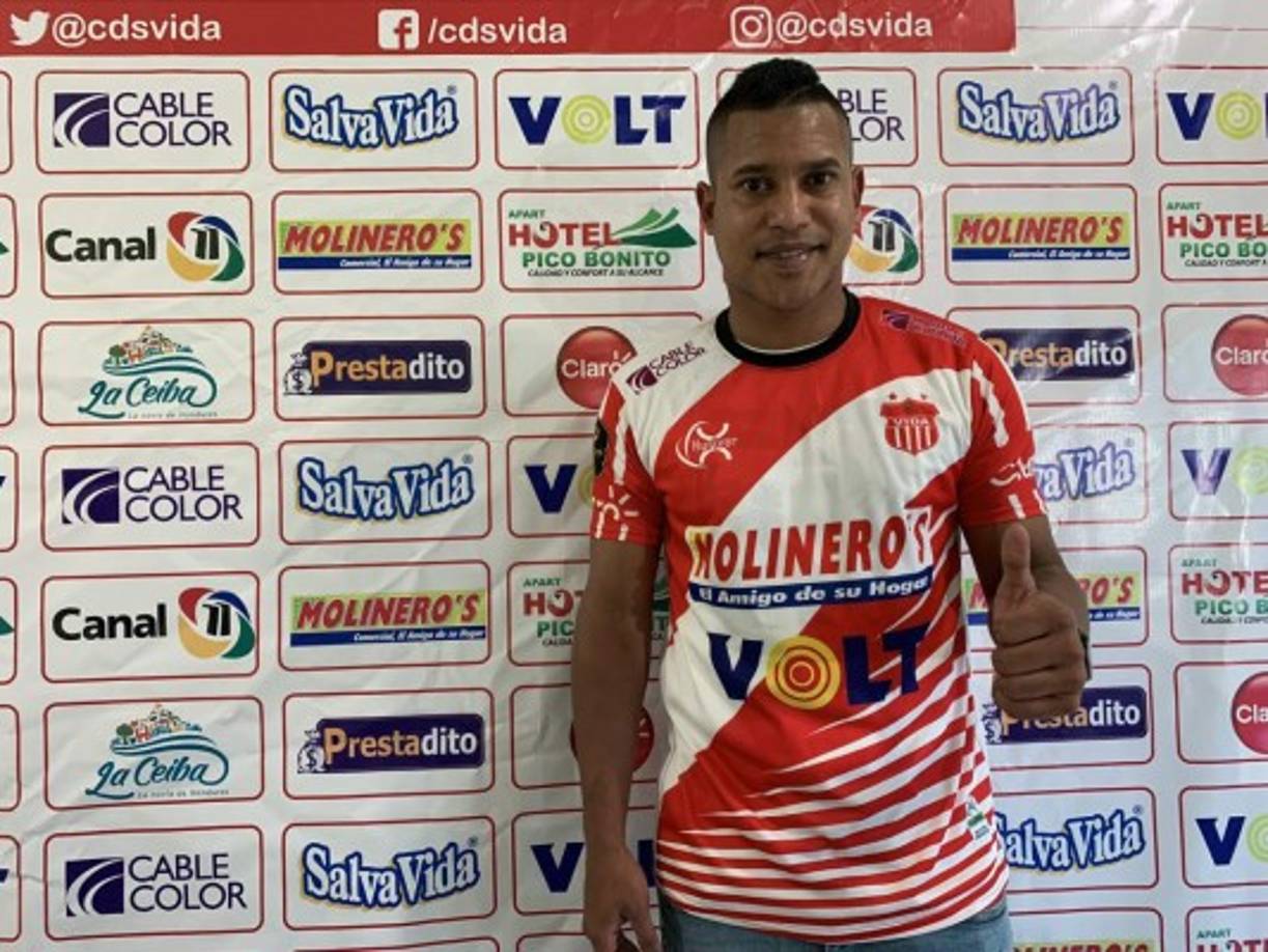 Óscar Salas: El mediocampista fue anunciado como nuevo fichaje del Club Deportiva Vida, llega procedente del Motagua.