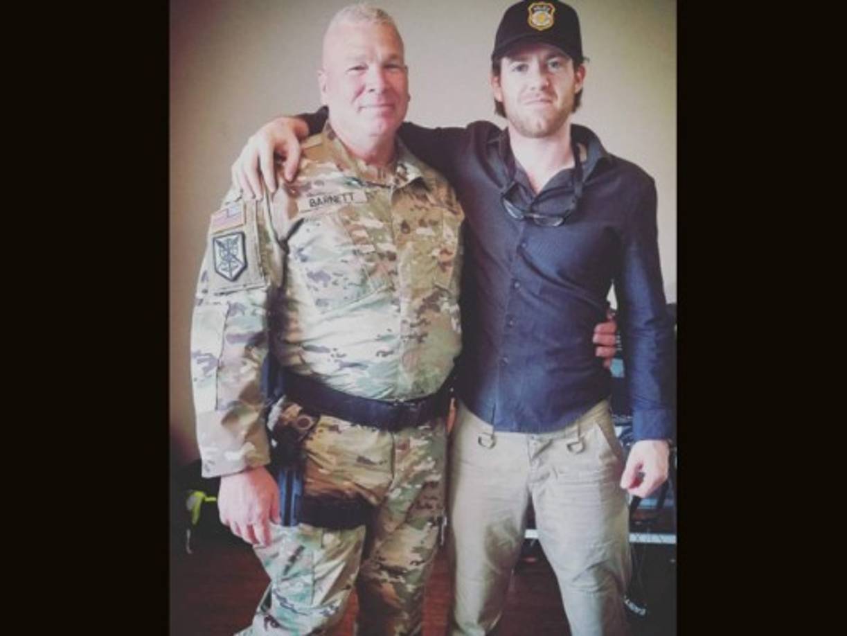 El actor comparte fotos con sus seguidores en el Instagram. En esta foto con su padre.