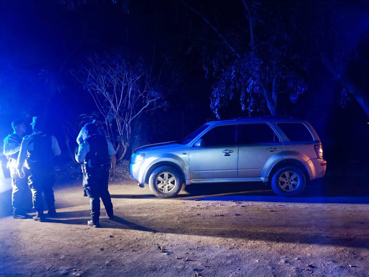 La Policía mencionó que el celular de mujer no estaba dentro del vehículo. 