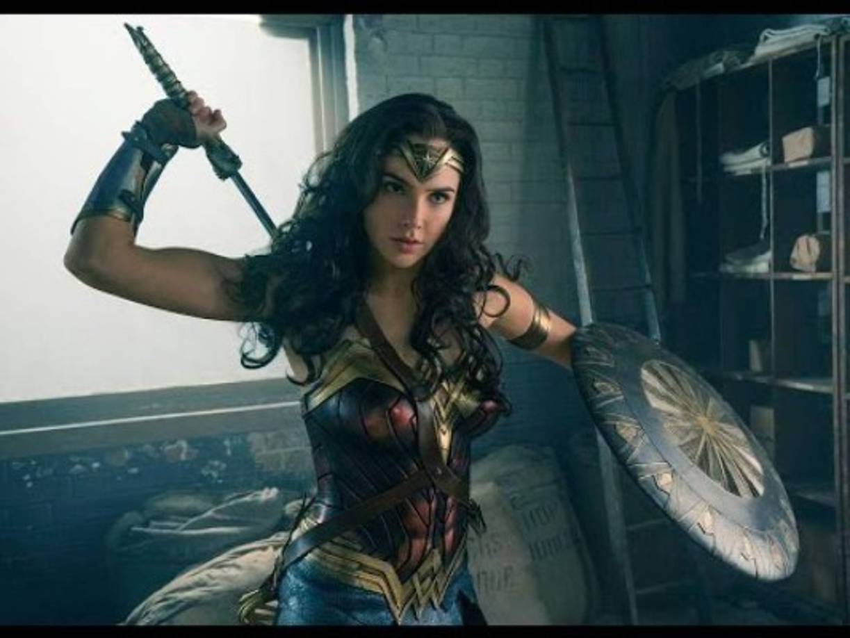 La 'Mujer Maravilla', la musculosa superheroína feminista de Warner Bros y DC Comics, se mantuvo fuerte durante el fin de semana, conservando con facilidad el primer lugar de la taquilla de América del Norte.<br/>Con 57,2 millones de dólares en ventas de entradas durante los tres días del fin de semana, según las estimaciones de la industria, 'Mujer Maravilla' acumuló un total de 205 millones de dólares en sus primeras dos semanas. AFP